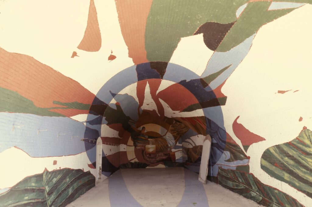 Op Art in an unused passageway, Les Jardins Suspendus, Le Havre, June 22, 2019