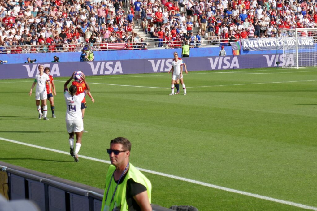 Crystal Dunn Throws the ball in, USWNT v Spain, Reims, June 24, 2019