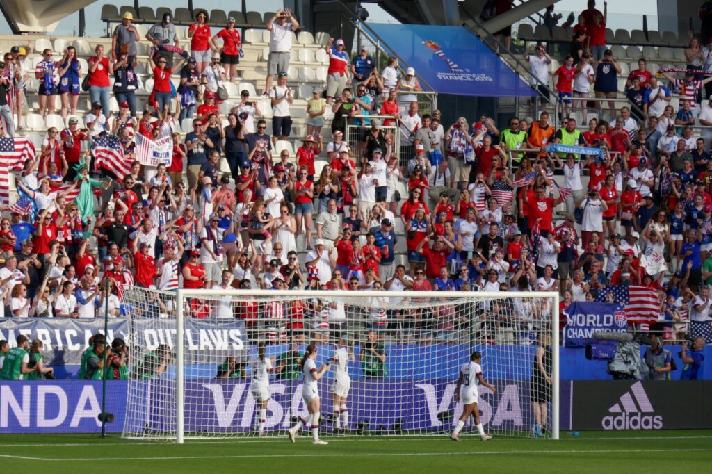 Players greet the fans, USWNT v Spain, Reims, France, June 24, 2019